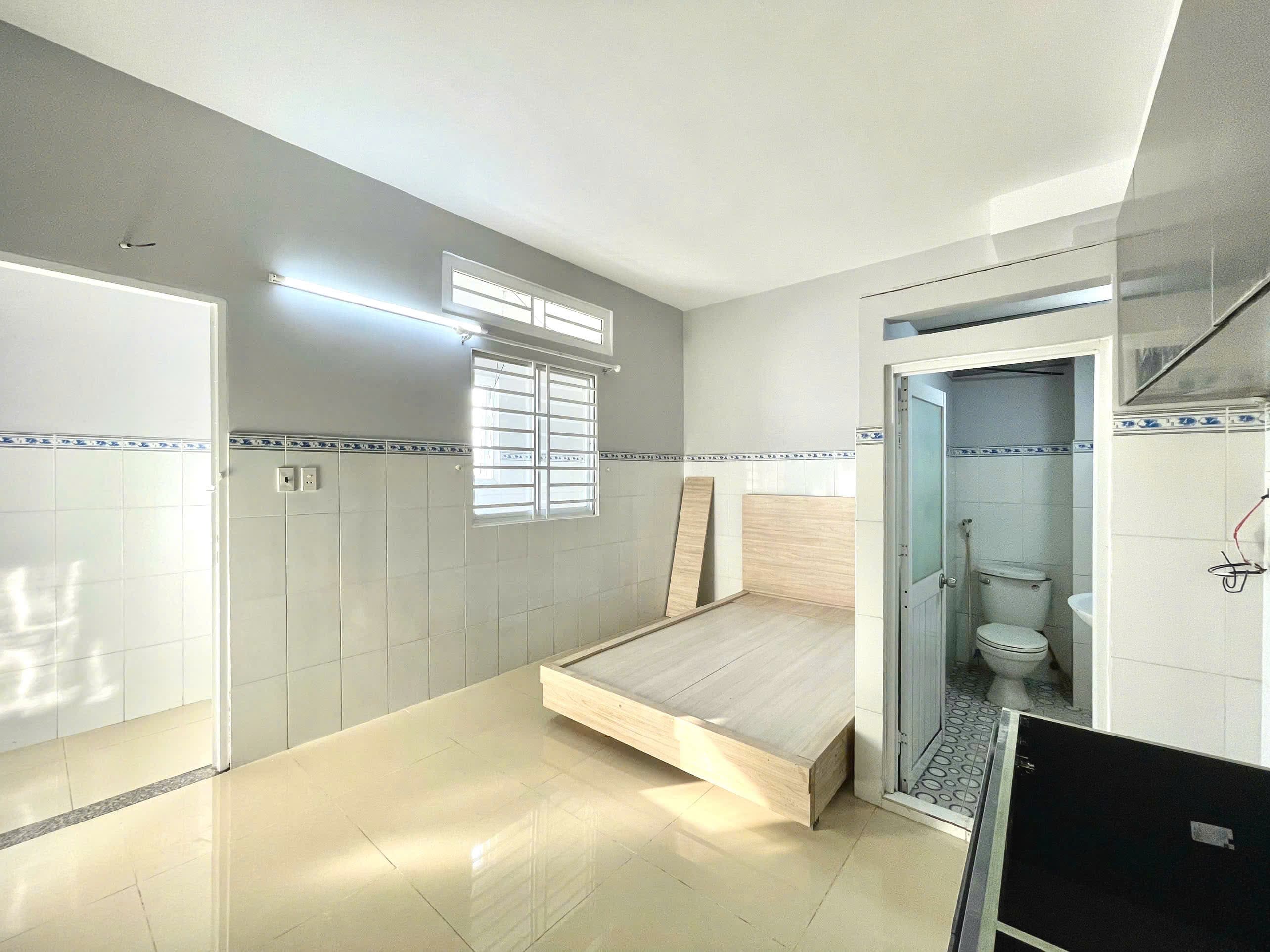 CĂN HỘ DỊCH VỤ PHÒNG STUDIO CỬA SỔ HÀNH LANG