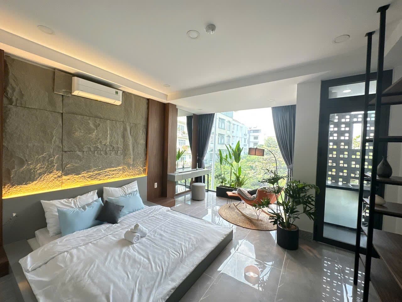 CĂN HỘ DỊCH VỤ FULL NỘI THẤT VIEW KÍNH PHÒNG STUDIO