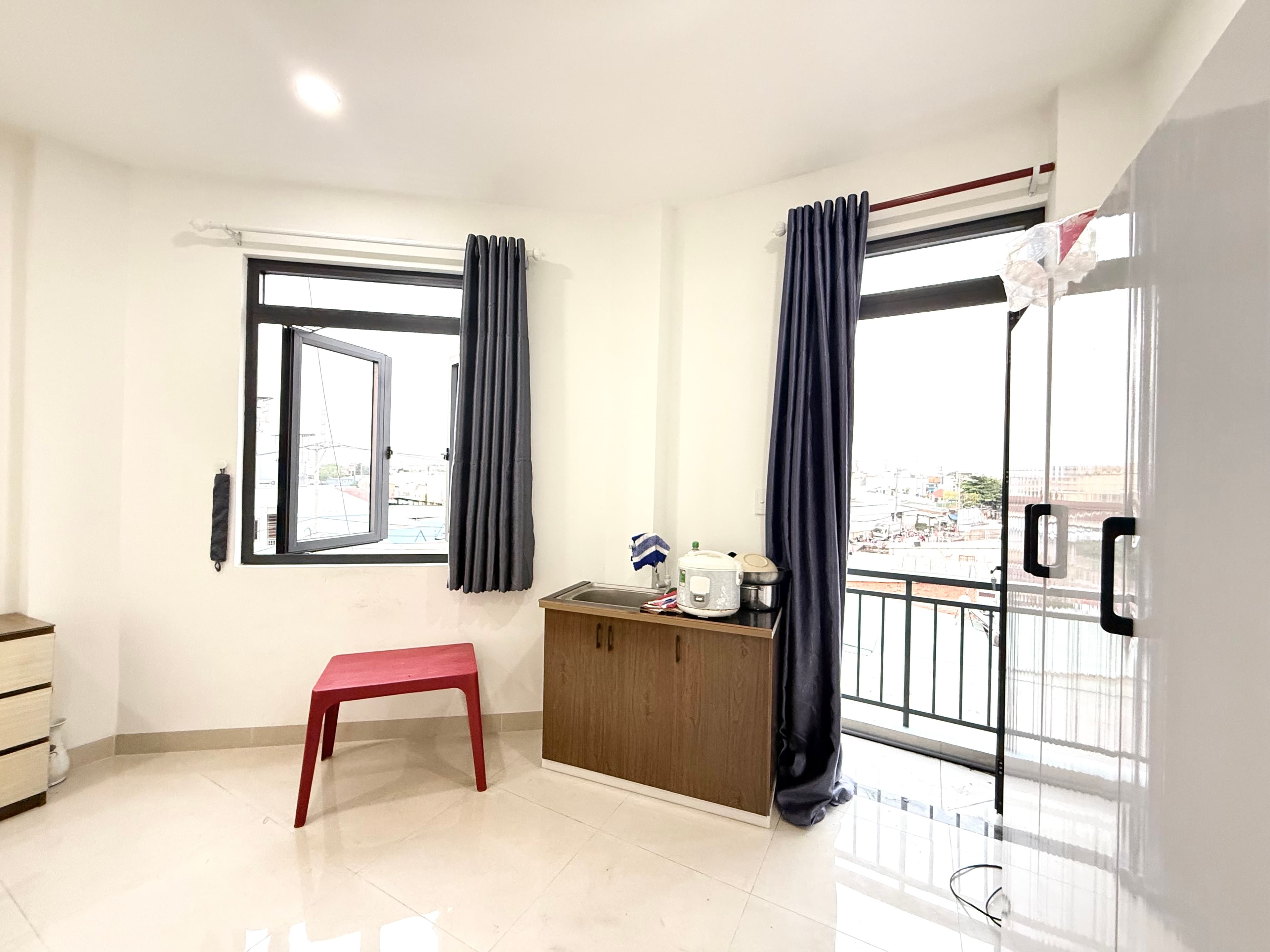 CĂN HỘ DỊCH VỤ BAN CÔNG FULL NỘI THẤT CỬA SỔ TRỜI PHÒNG STUDIO