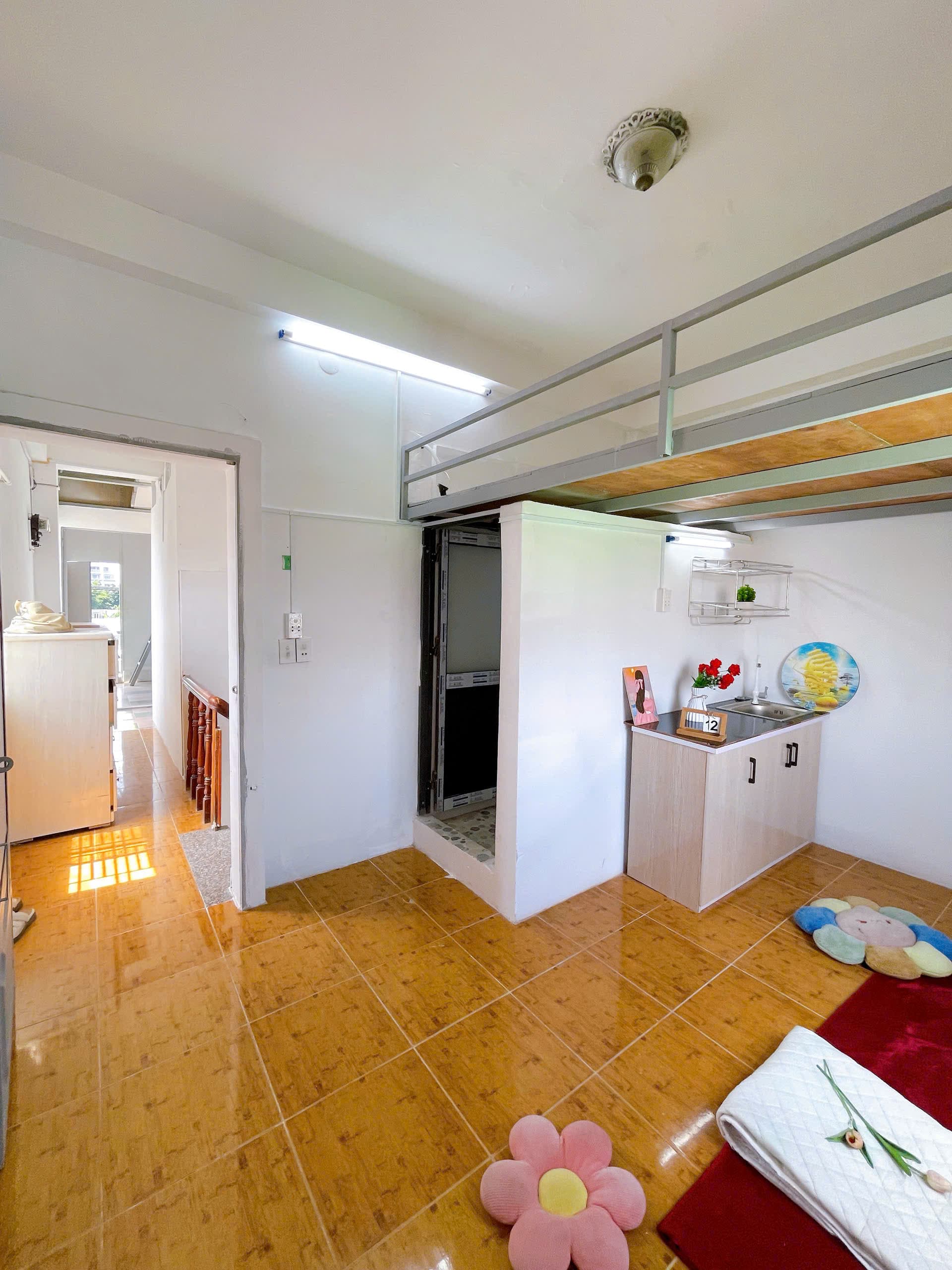 NHÀ TRỌ GÁC LỬNG CỬA SỔ TRỜI KHÔNG NỘI THẤT