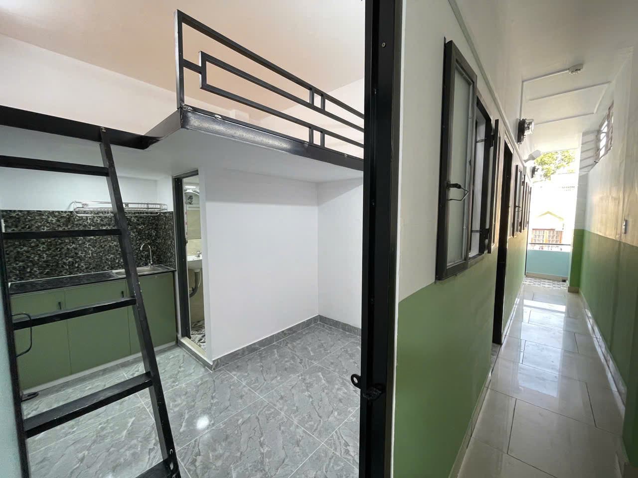 NHÀ TRỌ KHÔNG NỘI THẤT GÁC LỬNG CỬA SỔ HÀNH LANG