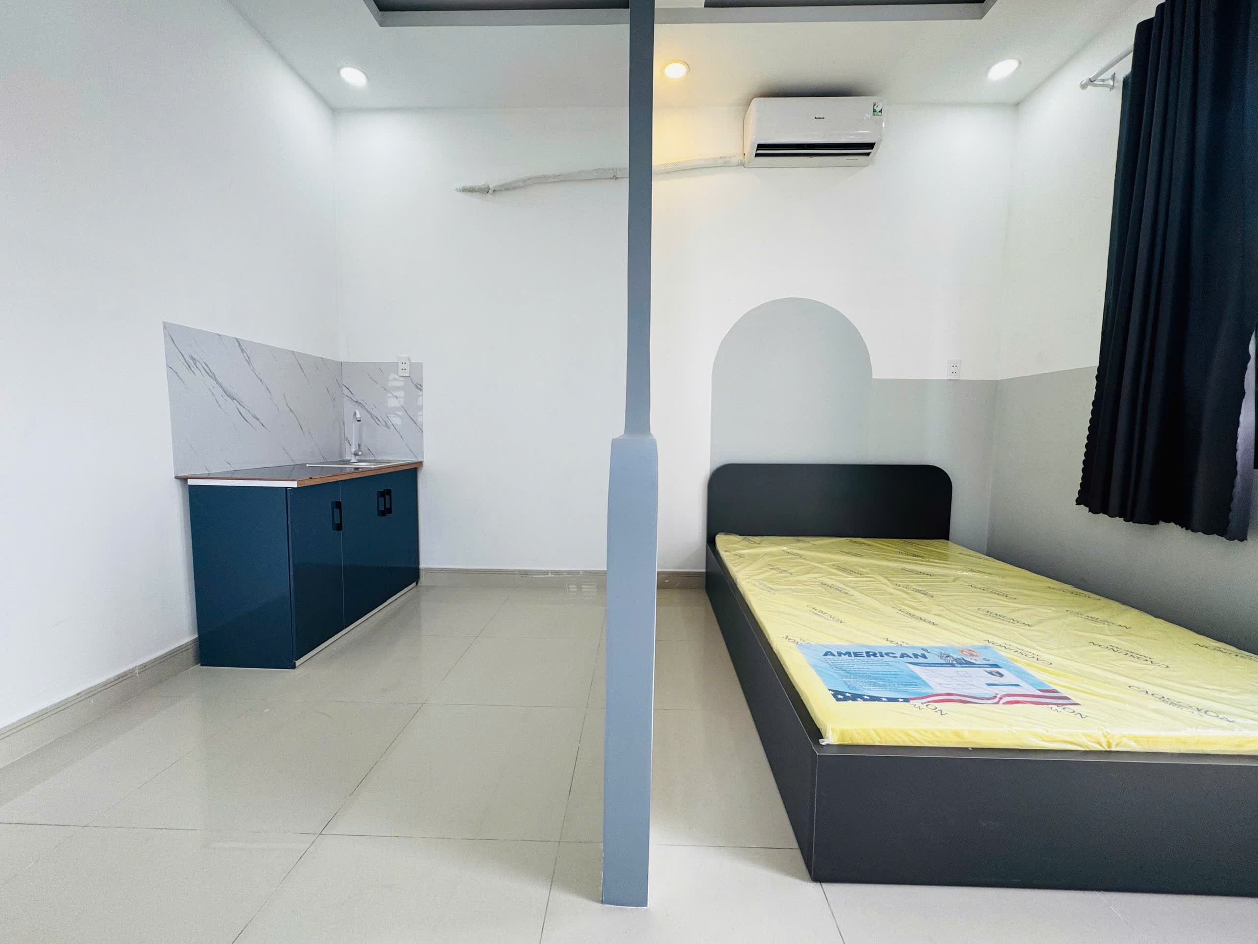 CĂN HỘ DỊCH VỤ TÁCH BẾP PHÒNG STUDIO 1 PHÒNG NGỦ BAN CÔNG CỬA SỔ TRỜI FULL NỘI THẤT