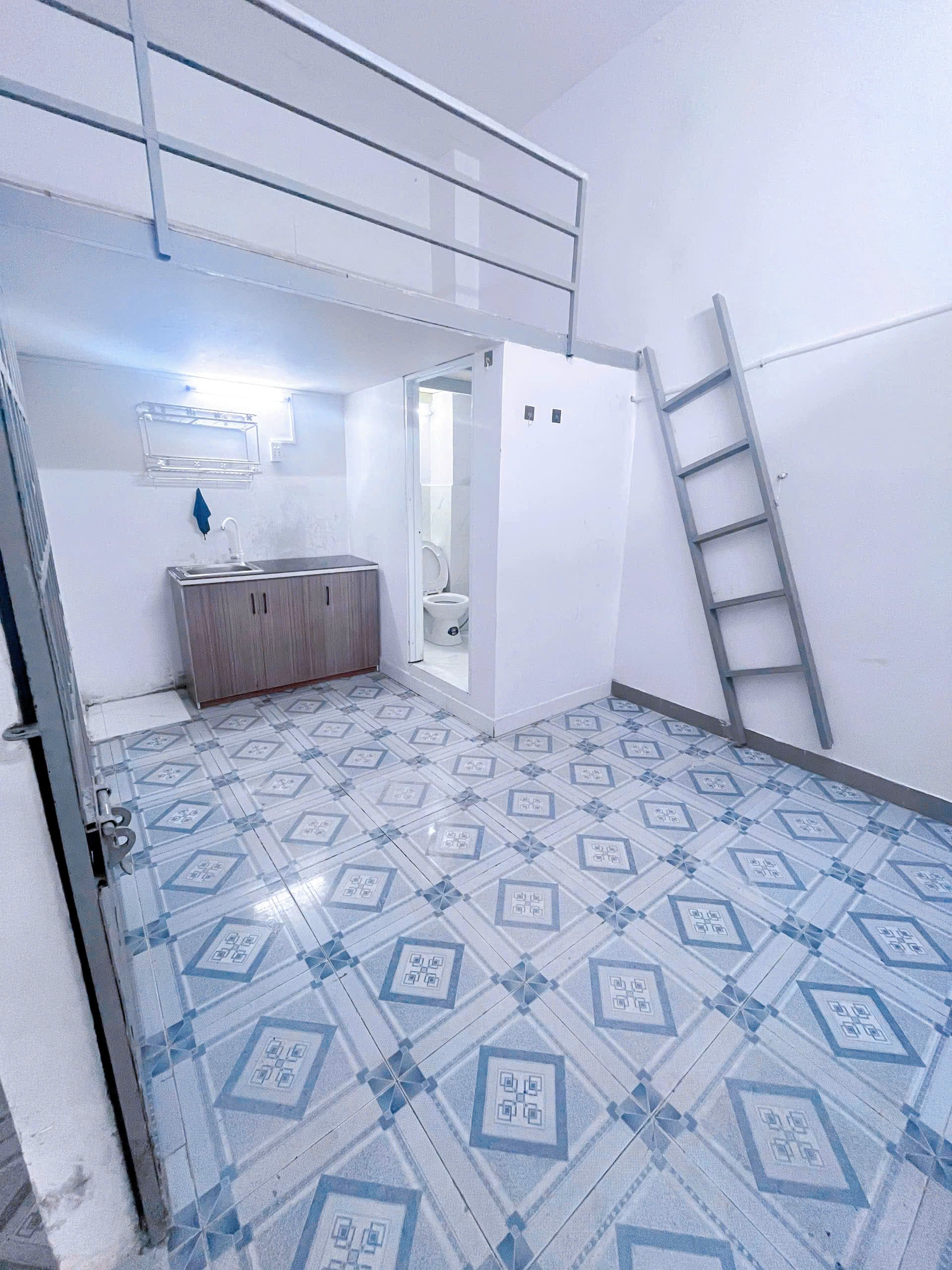 CĂN HỘ DỊCH VỤ CỬA SỔ HÀNH LANG DUPLEX