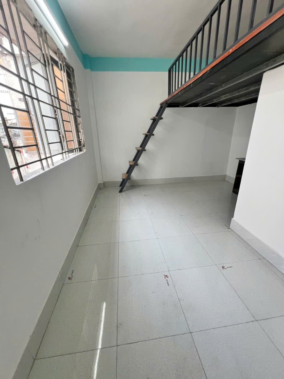 NHÀ TRỌ CỬA SỔ TRỜI KHÔNG NỘI THẤT GÁC LỬNG