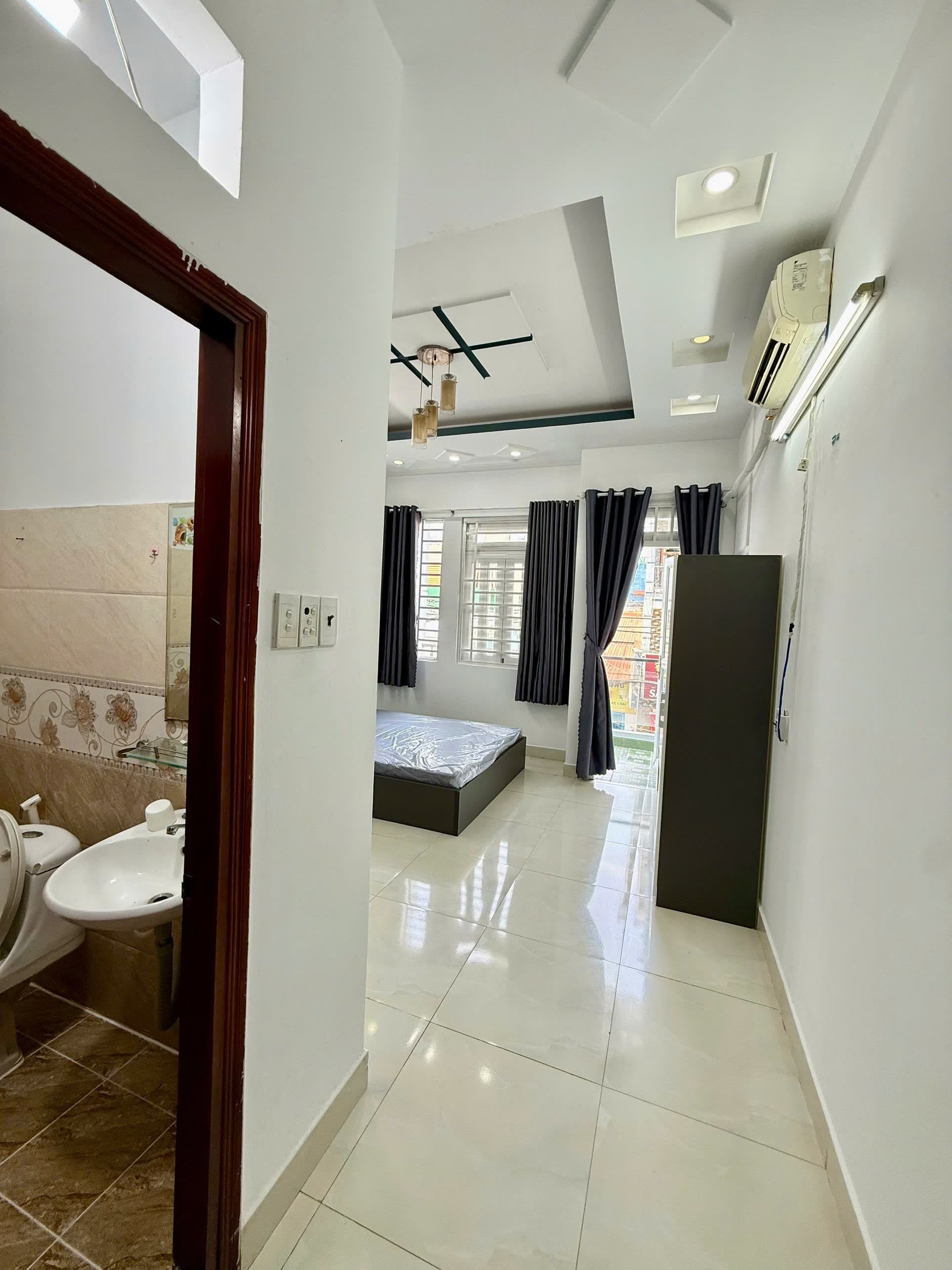 CĂN HỘ DỊCH VỤ BAN CÔNG CỬA SỔ TRỜI FULL NỘI THẤT PHÒNG STUDIO