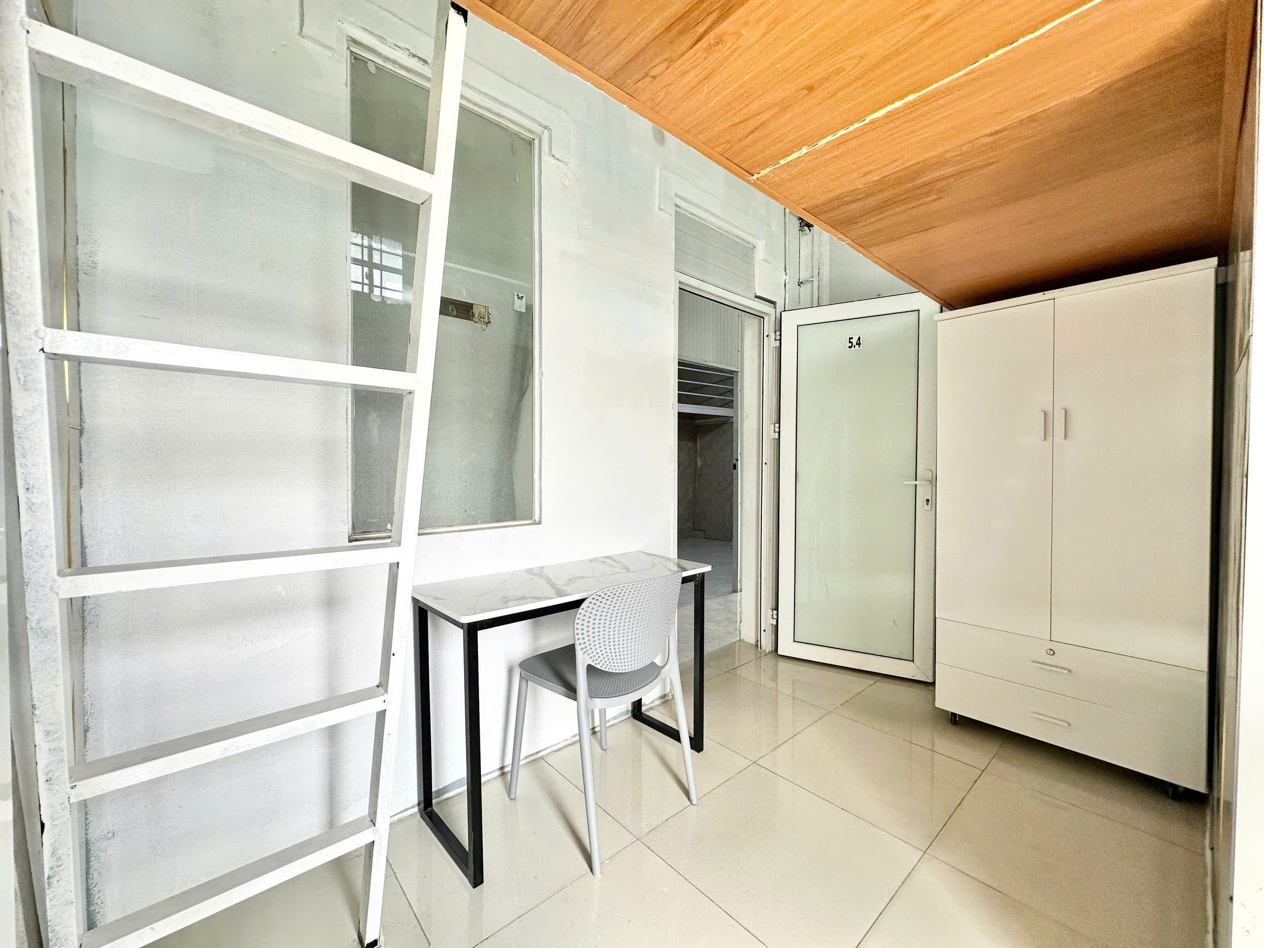 CĂN HỘ DỊCH VỤ CỬA SỔ TRỜI DUPLEX BAN CÔNG