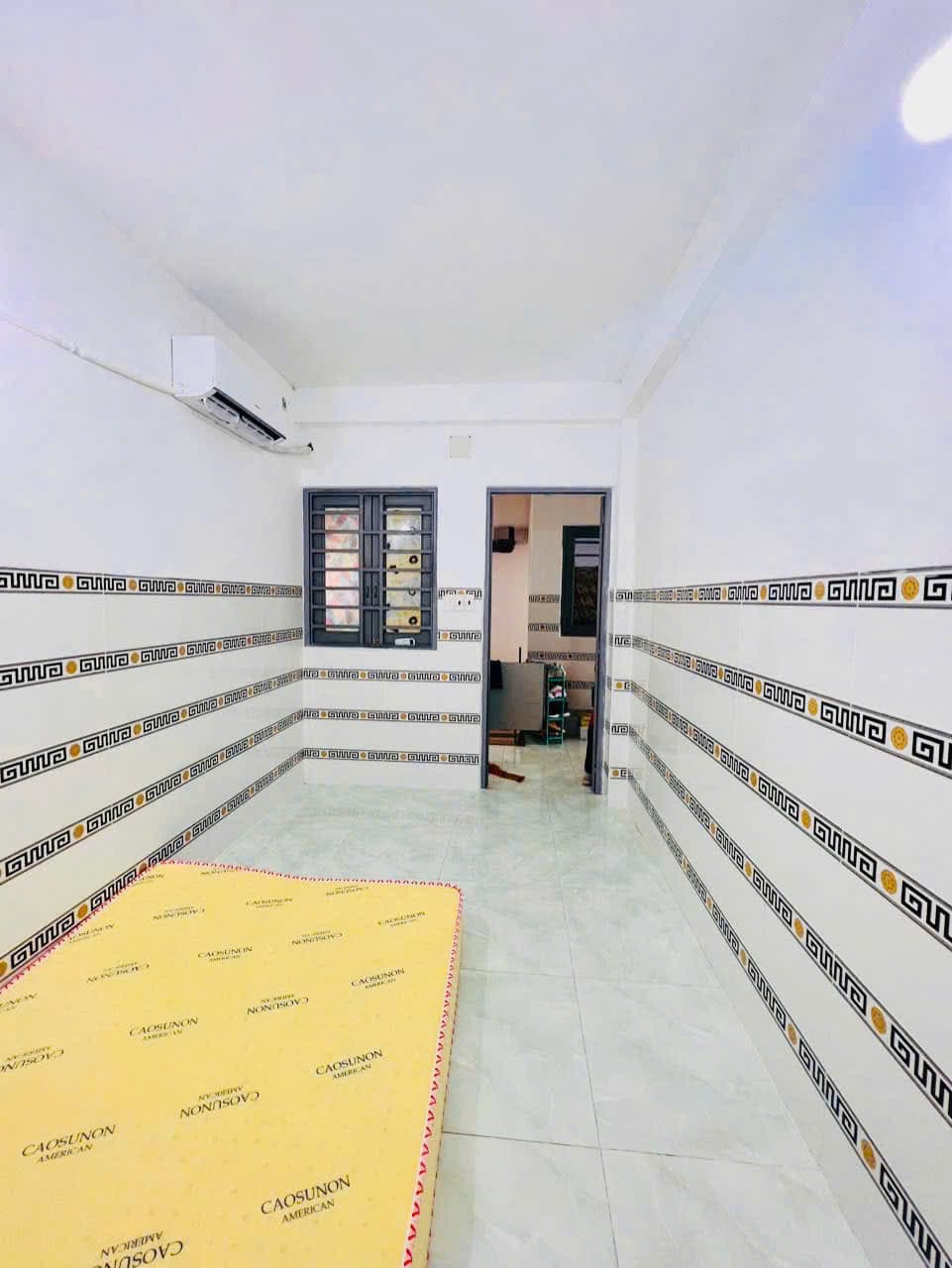 NHÀ TRỌ CỬA SỔ TRỜI BAN CÔNG KHÔNG NỘI THẤT