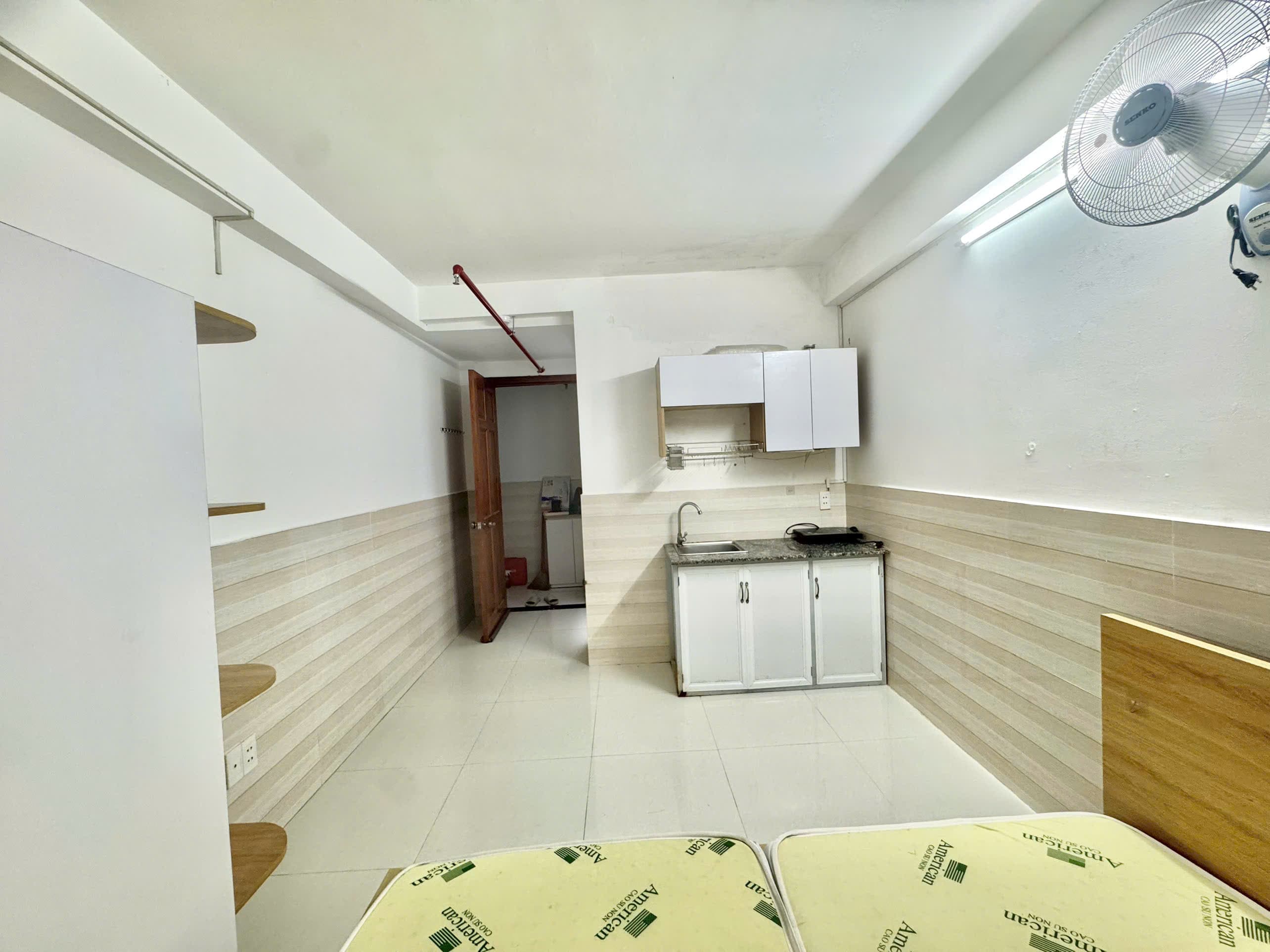 CĂN HỘ DỊCH VỤ PHÒNG STUDIO CỬA SỔ HÀNH LANG