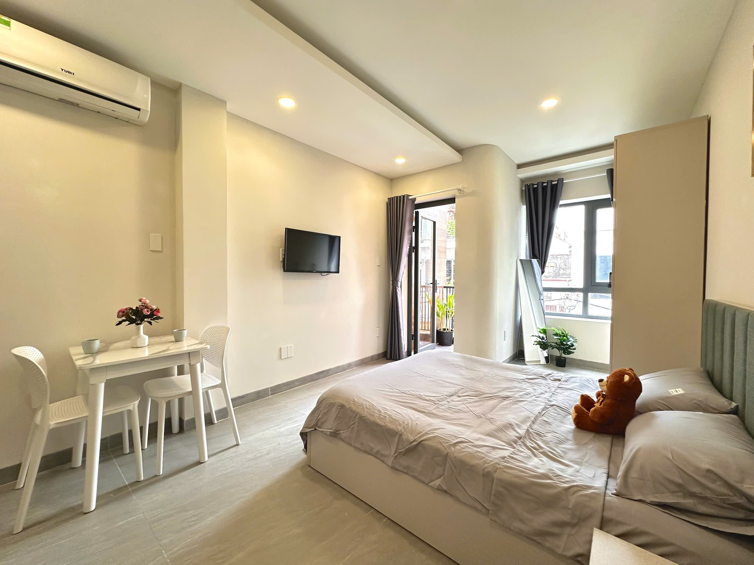 CĂN HỘ DỊCH VỤ FULL NỘI THẤT PHÒNG STUDIO BAN CÔNG CỬA SỔ TRỜI