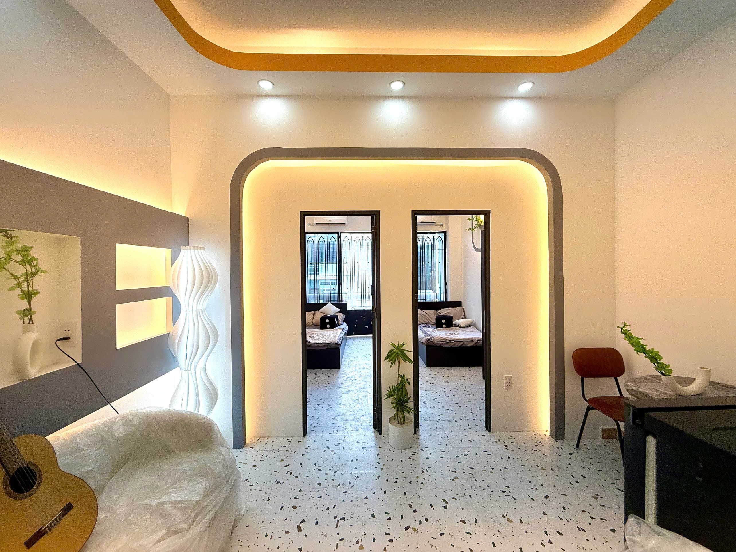 CĂN HỘ DỊCH VỤ BAN CÔNG 2 PHÒNG NGỦ TÁCH BẾP FULL NỘI THẤT