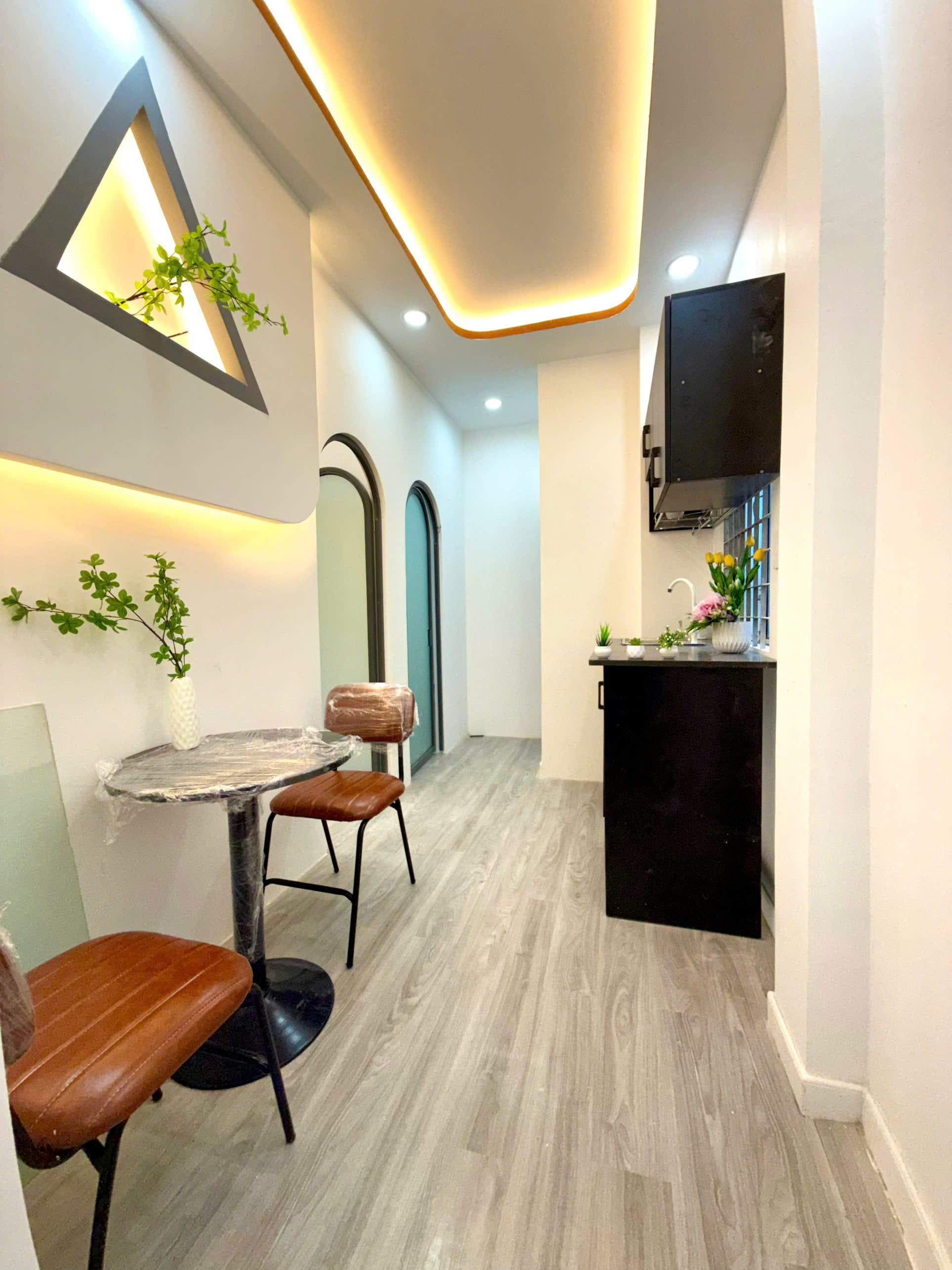 CĂN HỘ DỊCH VỤ 2 PHÒNG NGỦ CỬA SỔ TRỜI TÁCH BẾP FULL NỘI THẤT