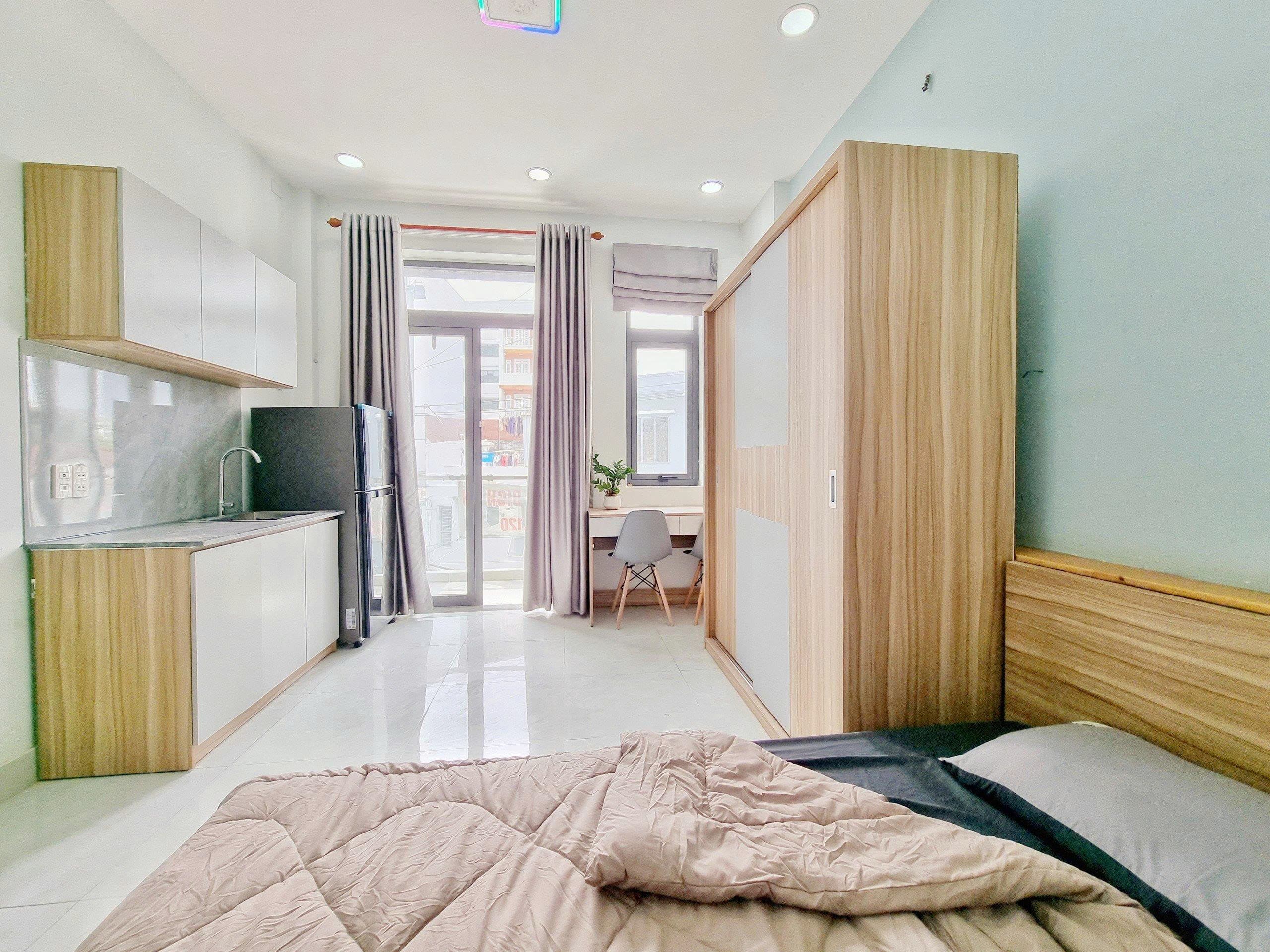 CĂN HỘ DỊCH VỤ CỬA SỔ TRỜI PHÒNG STUDIO FULL NỘI THẤT BAN CÔNG - 6Tr8 - 30m²