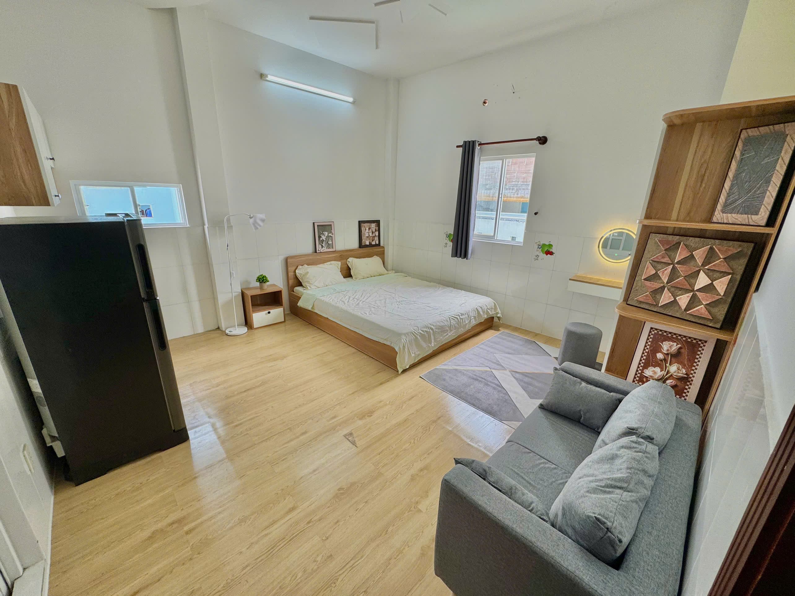 CĂN HỘ DỊCH VỤ CỬA SỔ TRỜI FULL NỘI THẤT PHÒNG STUDIO