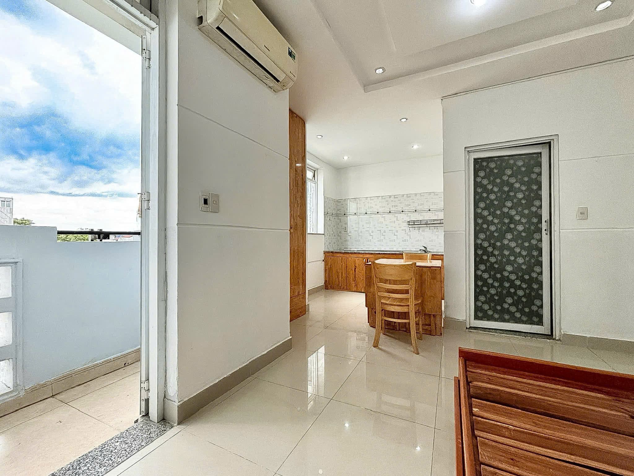 CĂN HỘ DỊCH VỤ BAN CÔNG PHÒNG STUDIO CỬA SỔ TRỜI FULL NỘI THẤT