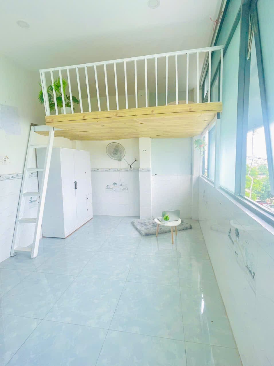 NHÀ TRỌ KHÔNG NỘI THẤT GÁC LỬNG CỬA SỔ TRỜI